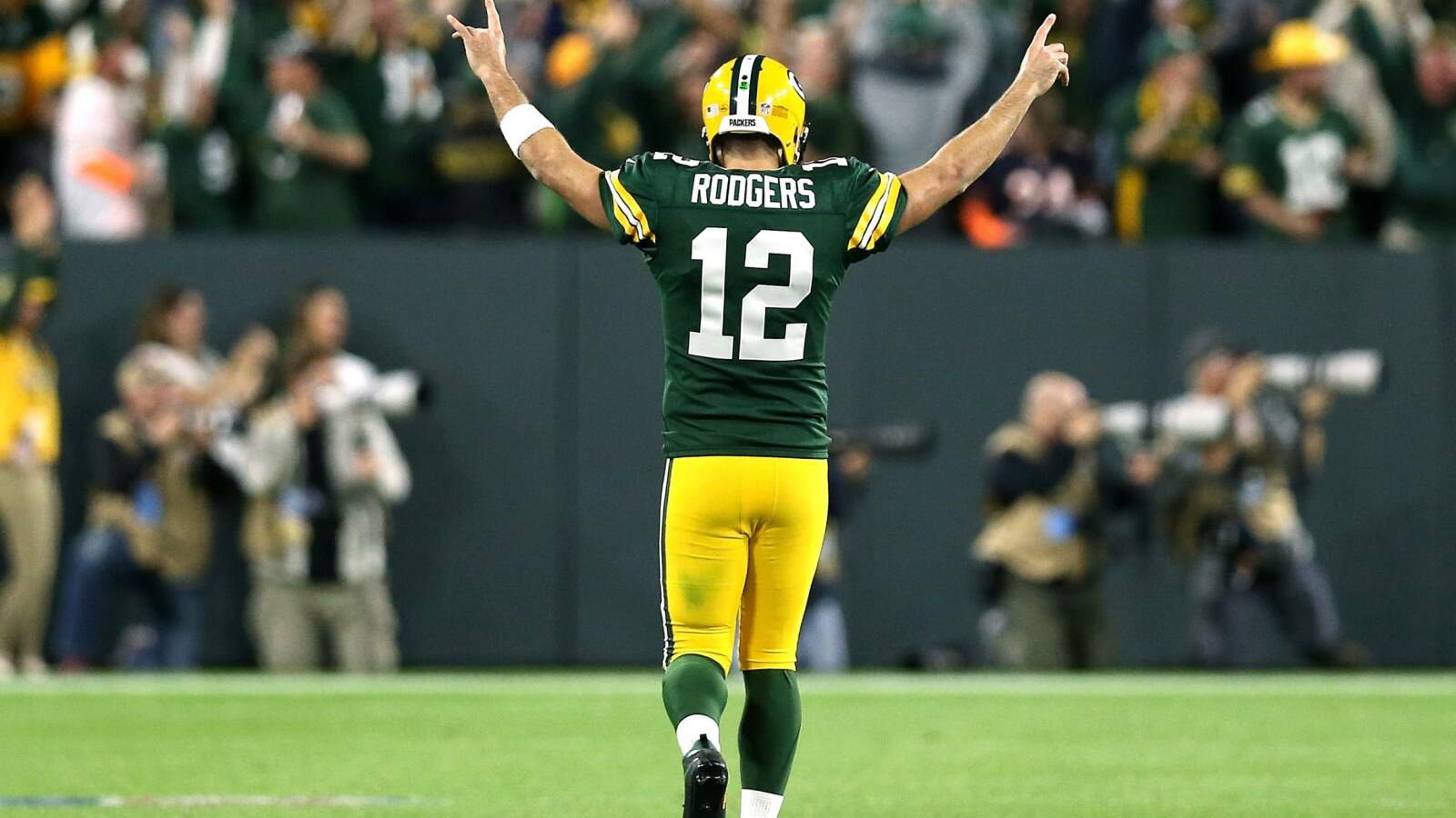 O futuro de Aaron Rodgers pode ser parecido ao de Tom Brady, Favre e Joe Montana, e o quarterback dos Packers pode encerrar sua carreira fora de Winsconsin?