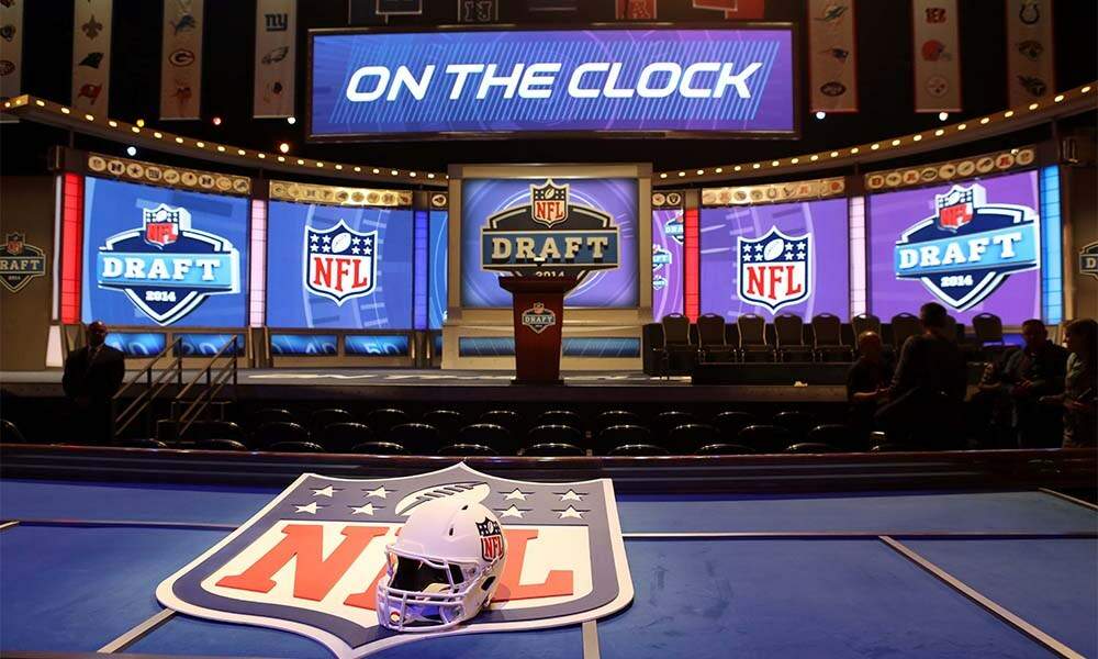 Para finalizar a cobertura do Fumble na Net do Draft da NFL deste ano, nada mais justo do que um mock draft que envolveu toda a equipe da redação do FNN.