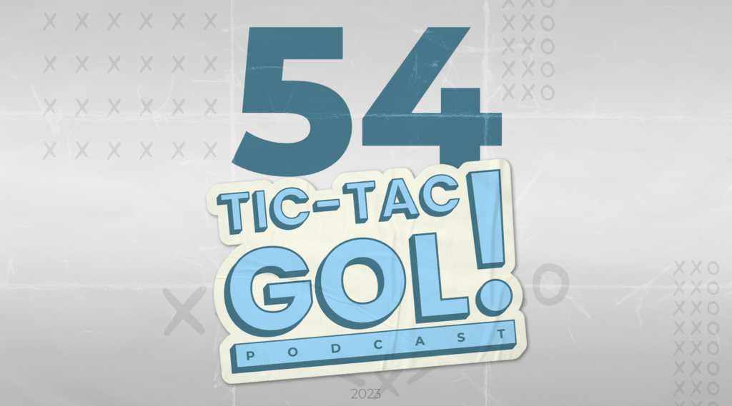 Fundo com gradiente branco e cinza com o número 54 em azul e o logo do Tic-Tac-Gol! em azul. Capa do episódio 54 intitulado "Tic-Tac-Gol! #54 - Fechando a temporada 2022-23 da NHL!"