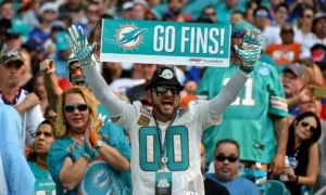 Torcedores dos Dolphins nas arquibancadas do Hard Rock Stadium