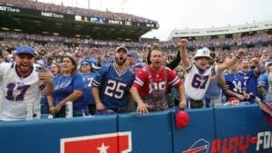 Torcedores dos Bills nas arquibancadas do Highmark Stadium
