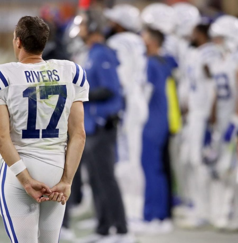 Philip Rivers na sideline contra os Browns