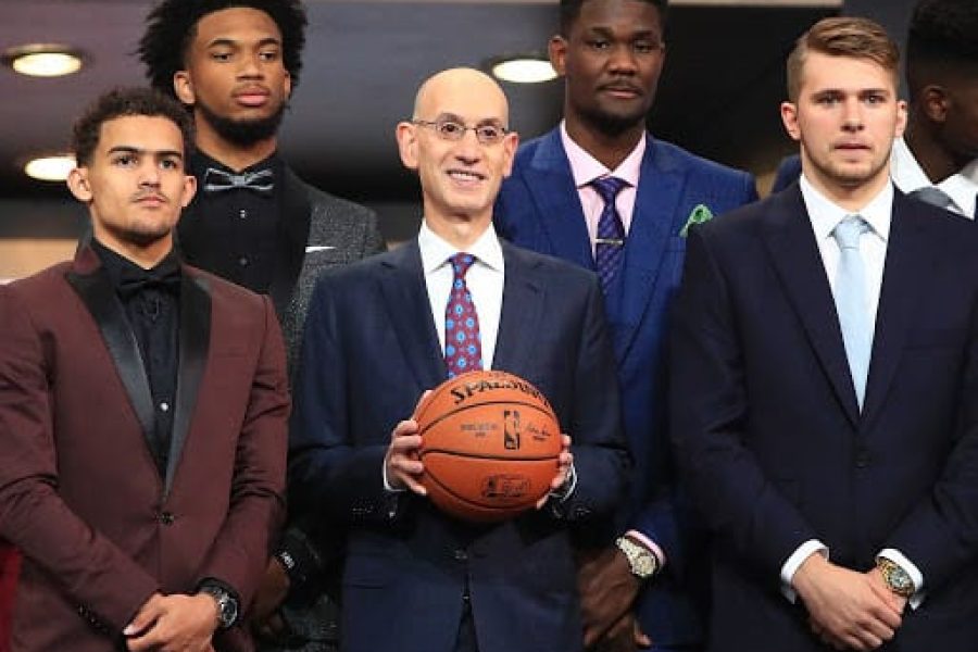 É comum jogadores sairem do College e não renderem nas grandes ligas. Veja o desempenho das cinco primeiras escolhas do draft de 2018 da NBA: