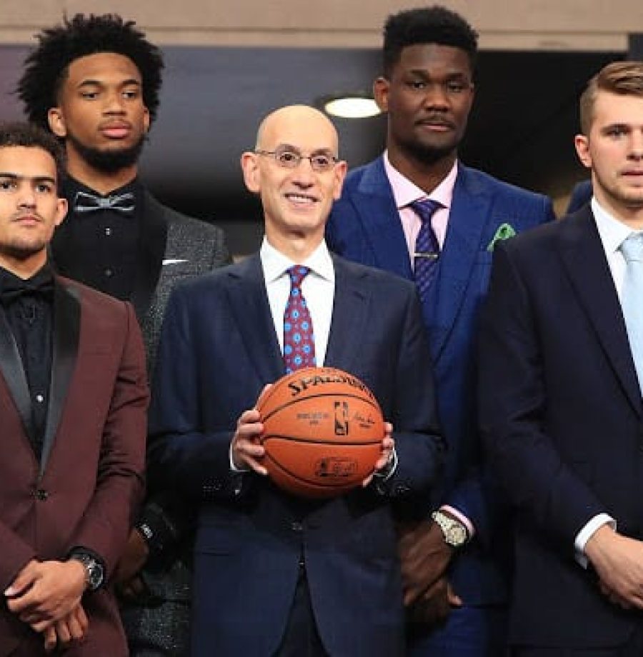 É comum jogadores sairem do College e não renderem nas grandes ligas. Veja o desempenho das cinco primeiras escolhas do draft de 2018 da NBA: