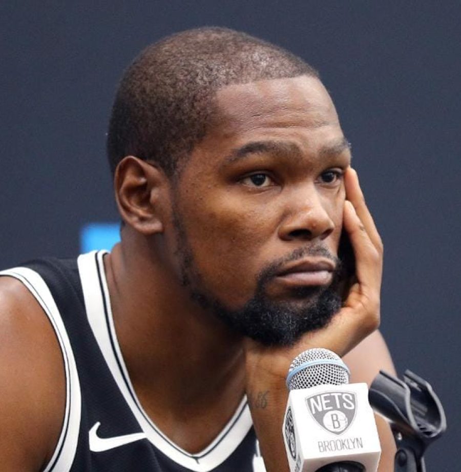 meio ao caos que atinge o mundo por conta do novo coronavírus, várias celebridades já testaram positivo para o COVID-19. Dentre eles, 14 na NBA.