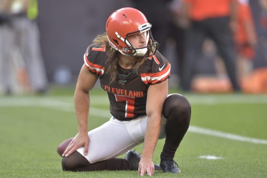 Gillian ajudando no aquecimento os kickers na pré temporada