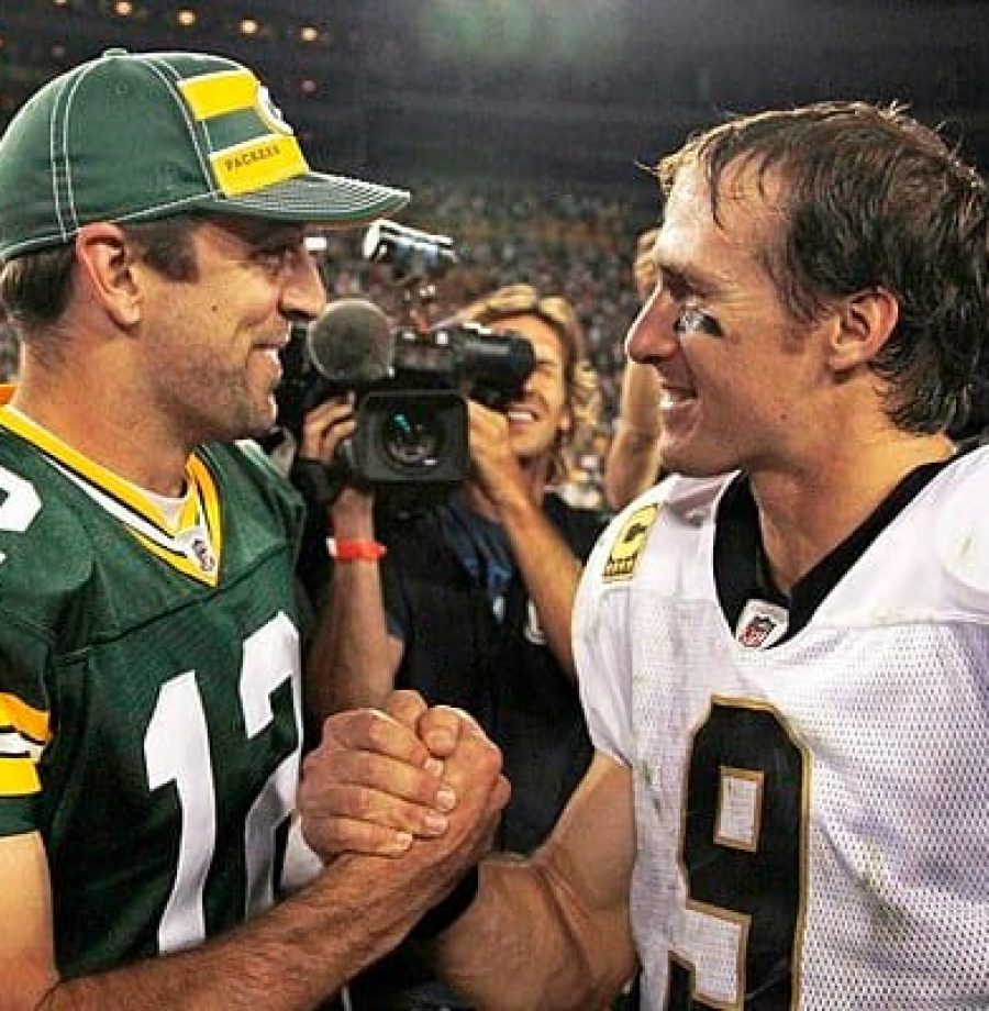 Green Bay Packers quarterback Aaron Rodgers (L) and New Orleans Saints quarterback Drew Brees (R) shake hands after their NFL football game in Green Bay, Wisconsin, September 8, 2011. The Packers won the game 42-34.    REUTERS/Jeff Haynes (UNITED STATES - Tags: SPORT FOOTBALL)