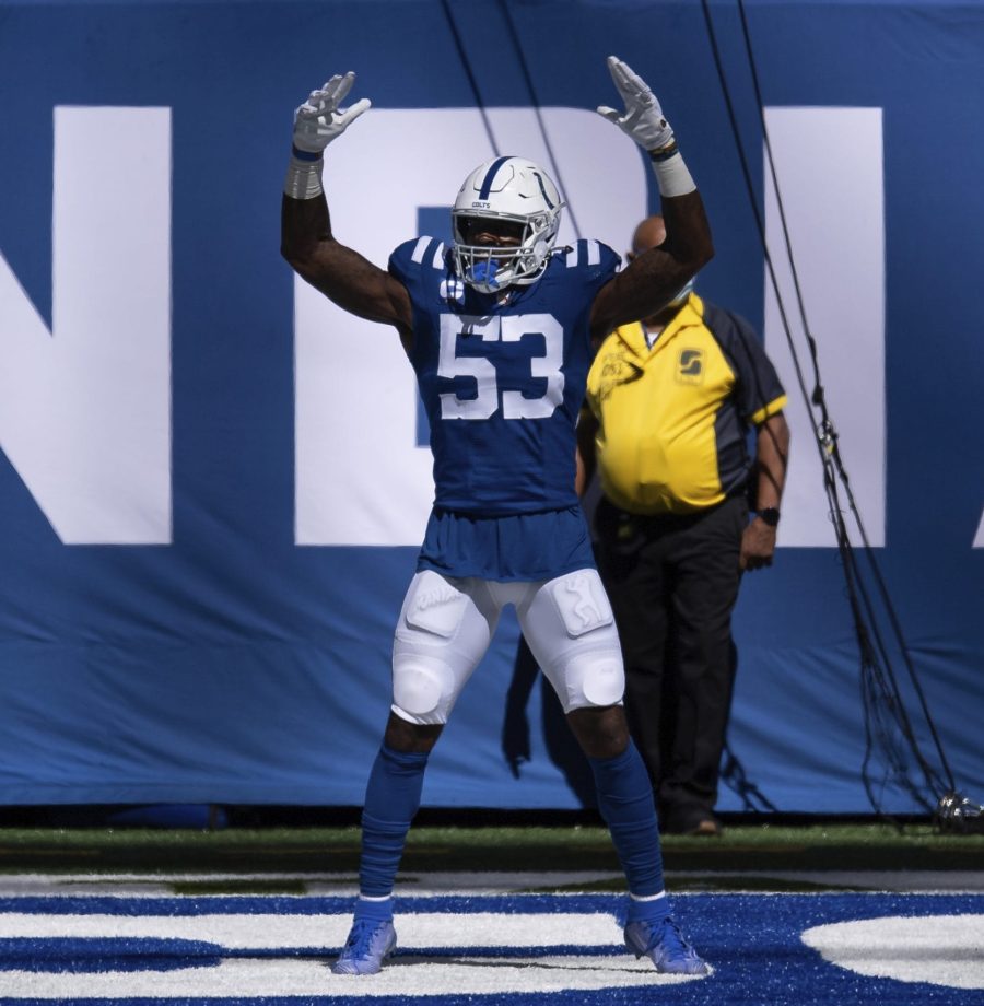 Darius Leonard comemora na endzone