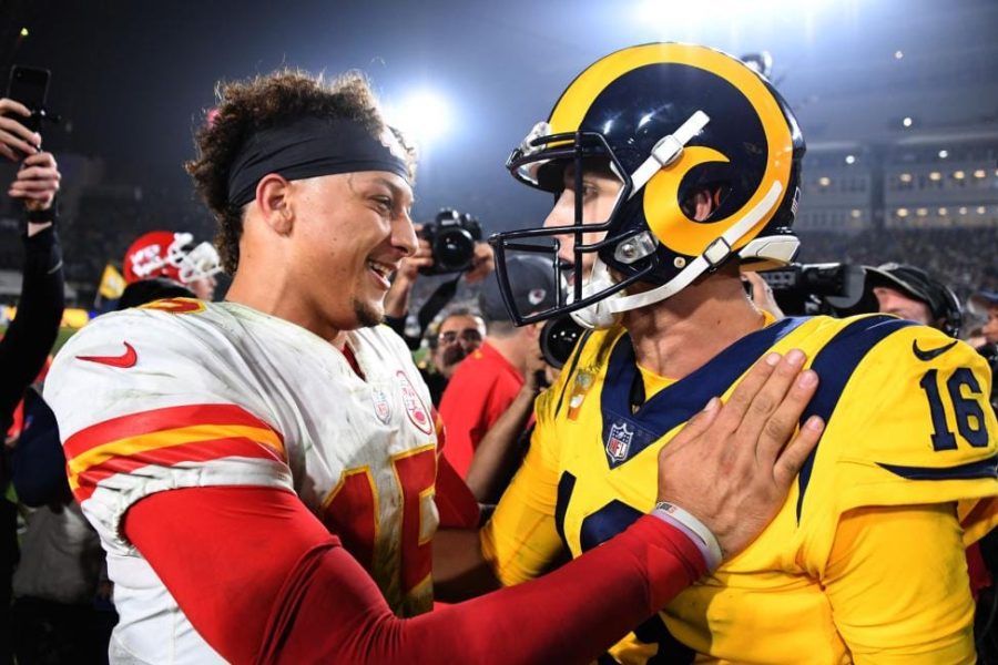 O Los Angeles Rams recebeu o Kansas City Chiefs na semana 11 da temporada de 2018. Com ataques fortes, a partida marcou mais um dos jogos históricos da NFL.
