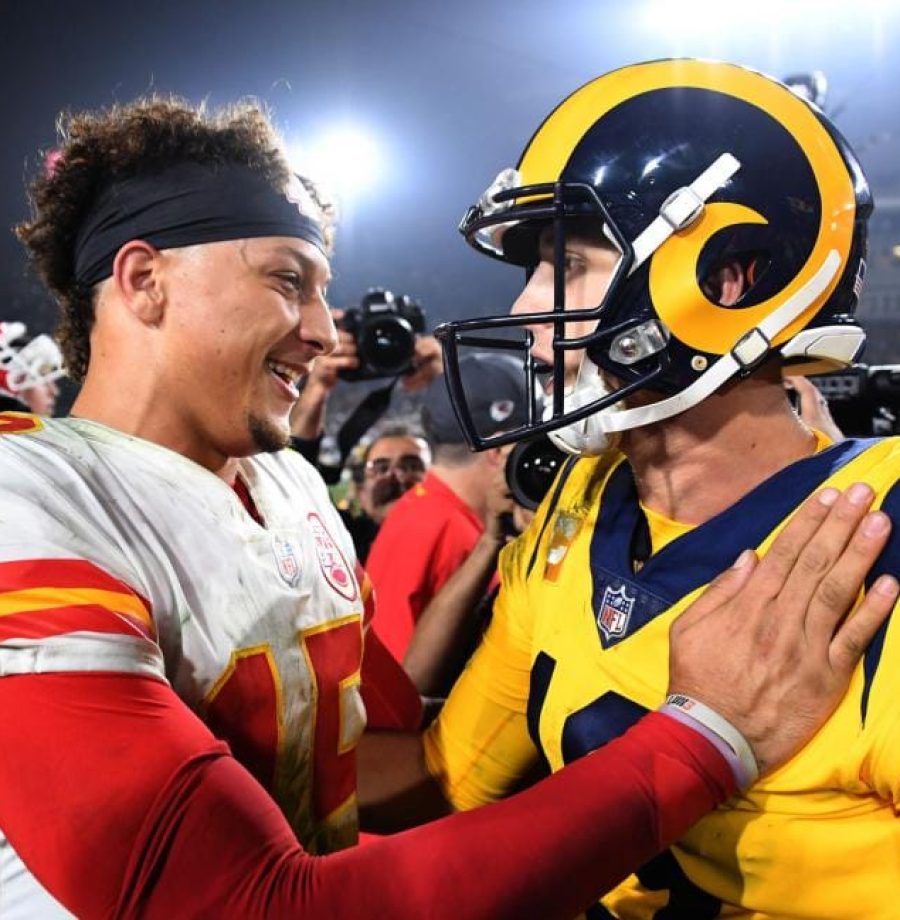 O Los Angeles Rams recebeu o Kansas City Chiefs na semana 11 da temporada de 2018. Com ataques fortes, a partida marcou mais um dos jogos históricos da NFL.