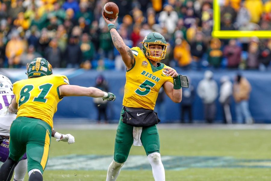 Trey Lance em ação contra James Madison