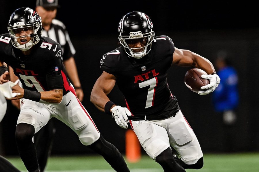 Bijan Robinson em sua estreia pelo Atlanta Falcons