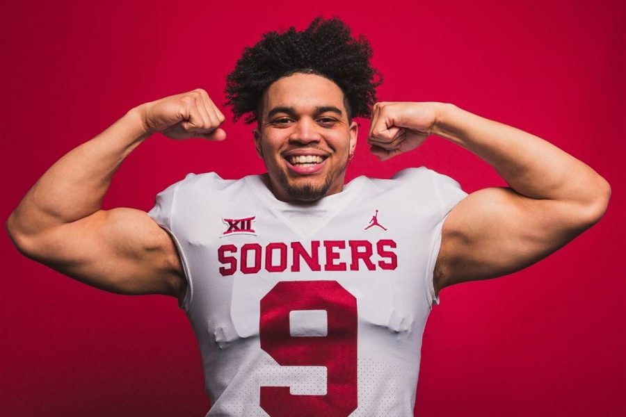 Melhor quarterback de 2021 vai estudar e jogar em Oklahoma