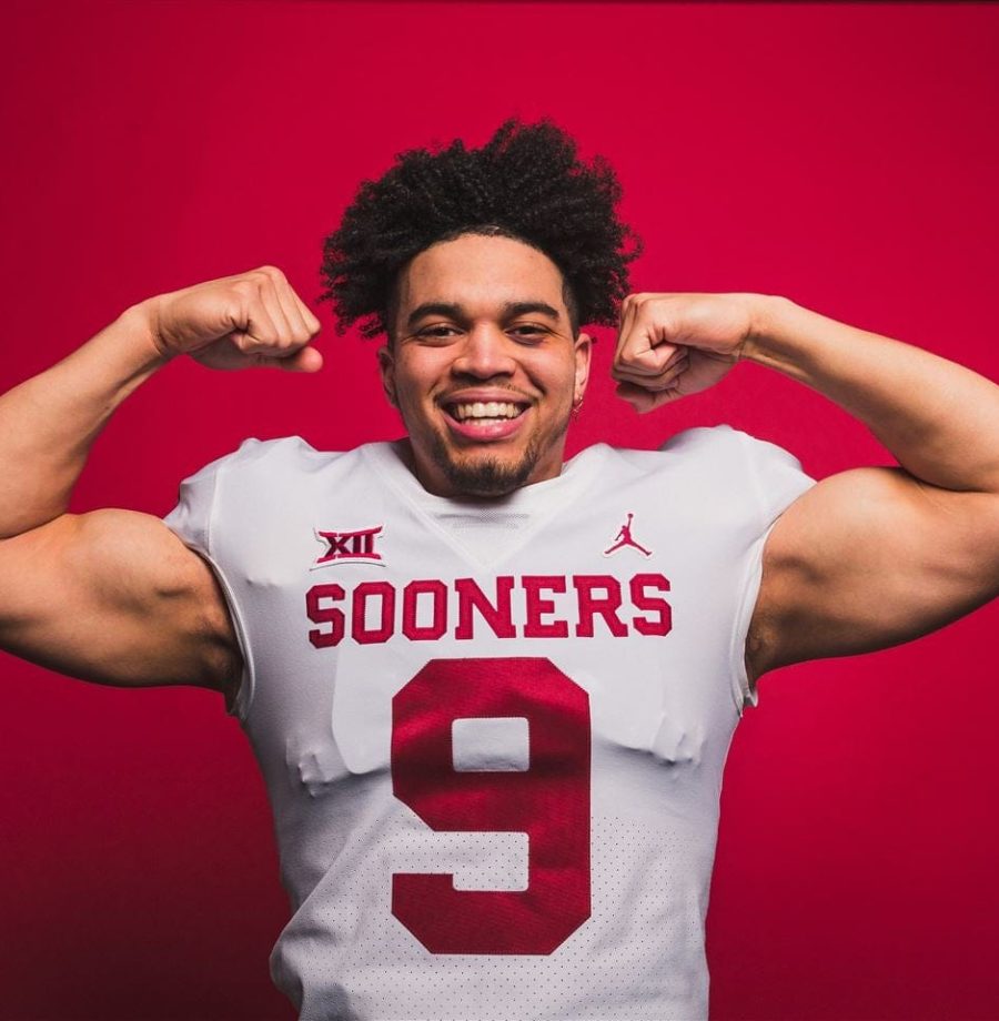 Melhor quarterback de 2021 vai estudar e jogar em Oklahoma