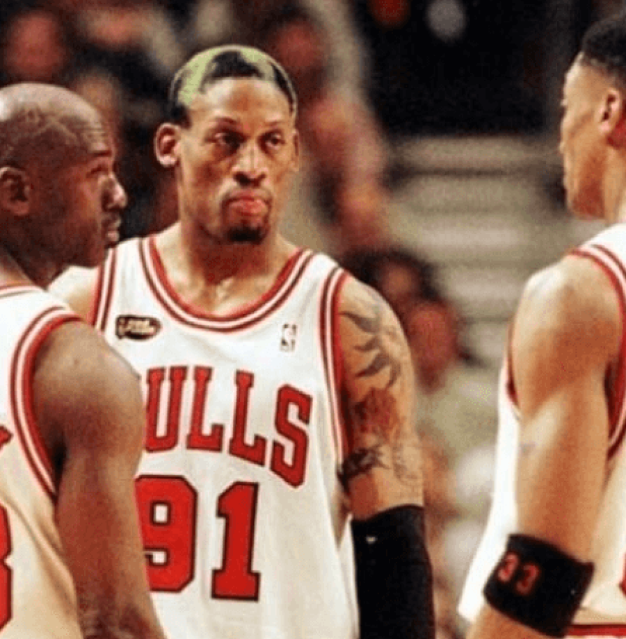 Dentro de uma última temporada conturbada, além de Michael Jordan, quais foram os nomes que se destacaram na era do ouro do Chicago Bulls?