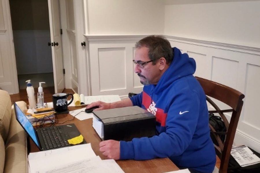 General Manager, Dave Gettleman fazendo seu estudo pré draft,