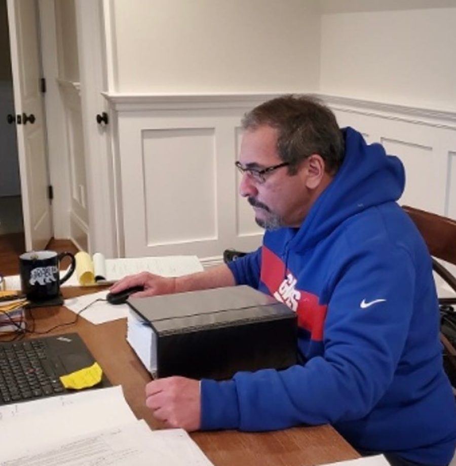 General Manager, Dave Gettleman fazendo seu estudo pré draft,