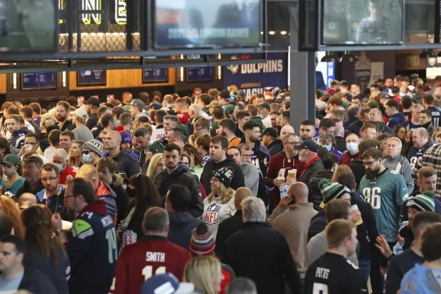 Foto de fãs da NFL, que terão suas 32 fanbases elencadas