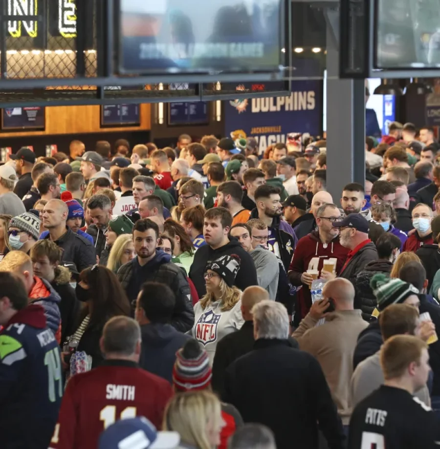 Foto de fãs da NFL, que terão suas 32 fanbases elencadas