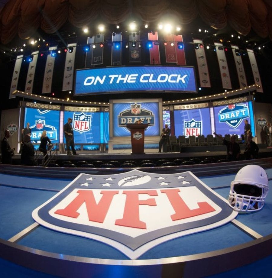 A temporada da NFL ainda está longe, mas muitos times já abraçaram seu futuro e aceitaram a provável luta pela primeira escolha geral do draft em 2021.