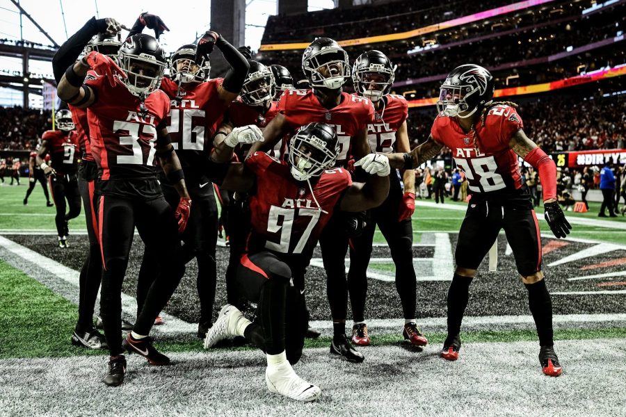 Atlanta Falcons vence Chicago Bears e ainda sonha com playoffs