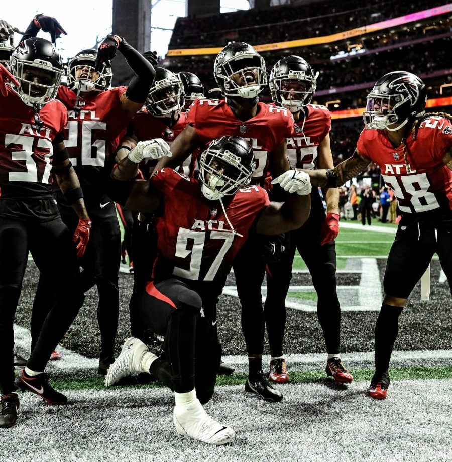 Atlanta Falcons vence Chicago Bears e ainda sonha com playoffs
