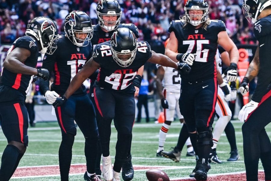Atlanta Falcons vence Cleveland Browns com grande jogo do ataque terrestre
