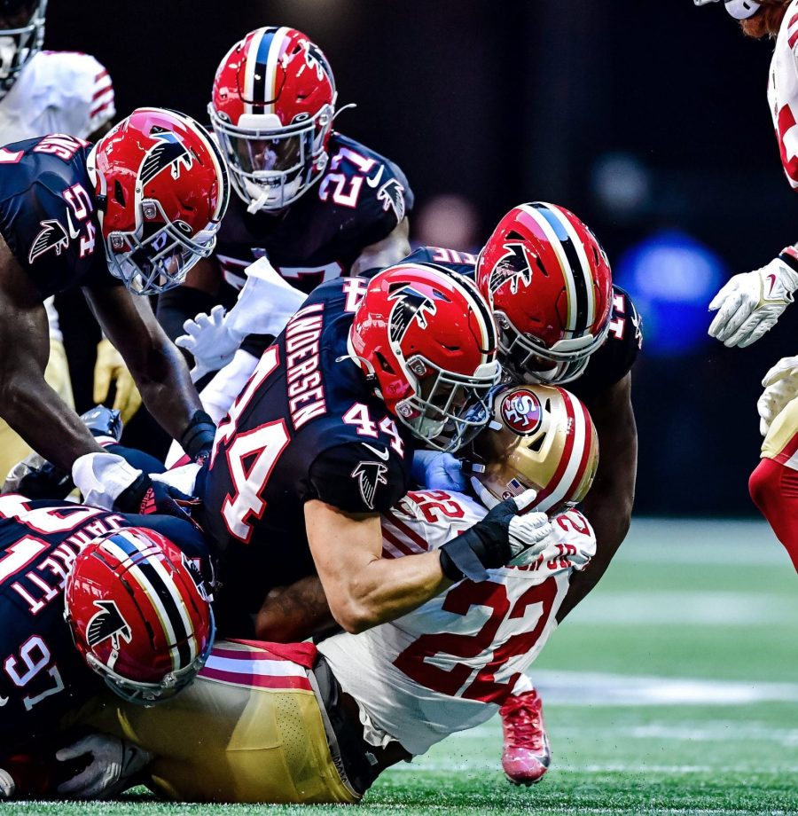 Falcons vencem 49ers com boa atuação da defesa e running backs