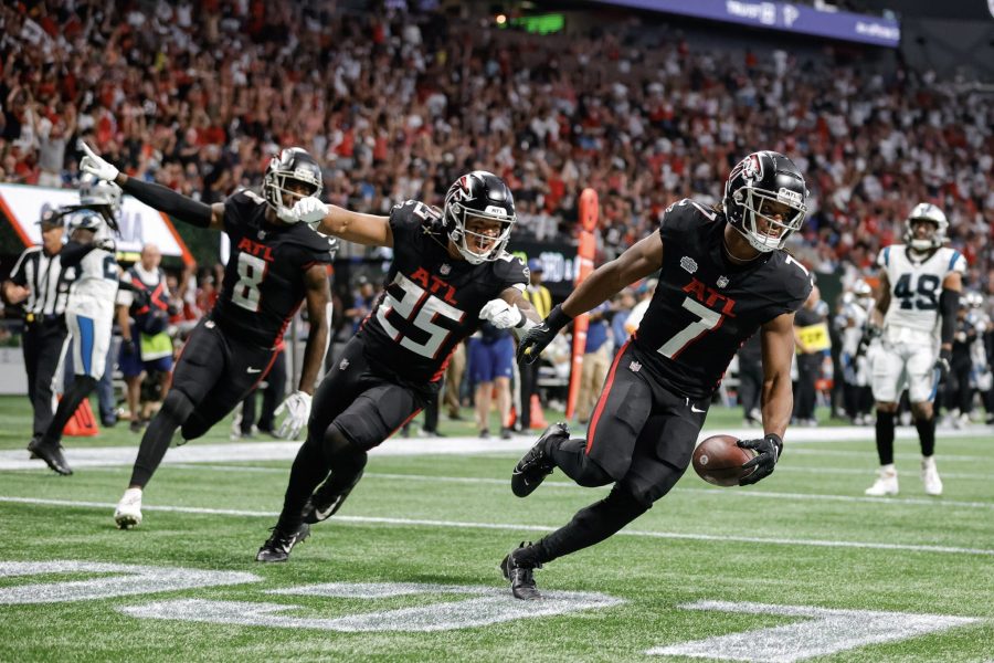 Com bom segundo tempo, Falcons vencem Panthers na estreia