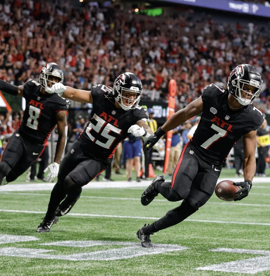 Com bom segundo tempo, Falcons vencem Panthers na estreia