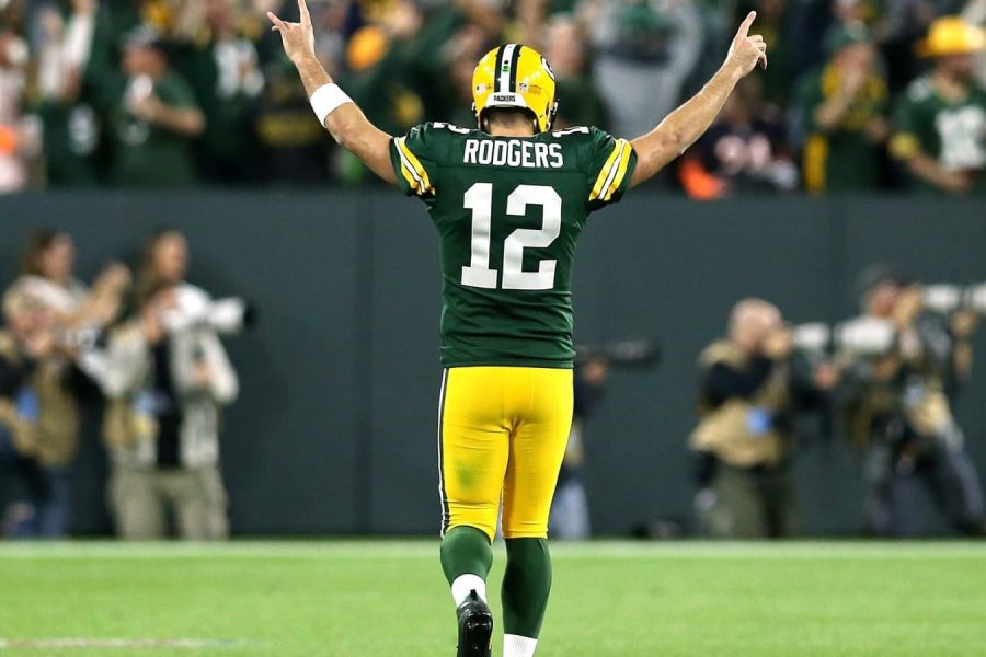 O futuro de Aaron Rodgers pode ser parecido ao de Tom Brady, Favre e Joe Montana, e o quarterback dos Packers pode encerrar sua carreira fora de Winsconsin?