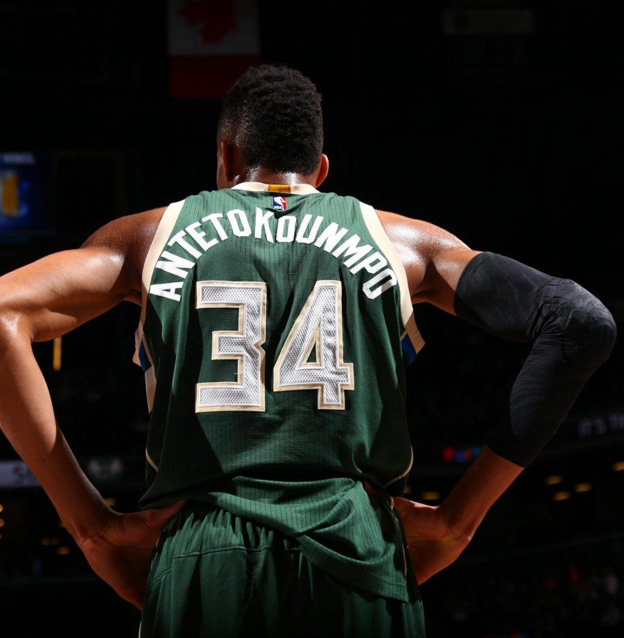 Dispostos a, até mesmo, serem multados pela NBA para manter Giannis, os Bucks correm contra o tempo para manter o astro na franquia.