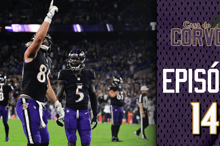Mark Andrews, Hollywood Brown e Lamar Jackson comemorando o empate do Baltimore Ravens