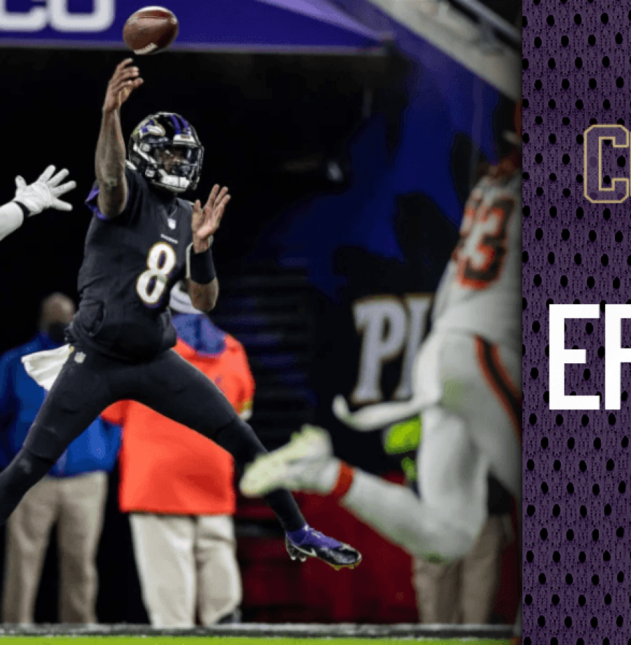 Lamar Jackson em um passe para touchdown pelo Baltimore Ravens