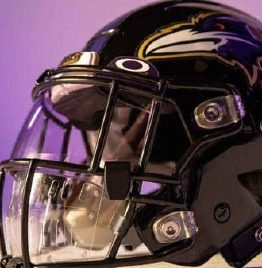 Helmet do Ravens com mouth shield (modelo de protetor bucal feito para proteger jogadores da transmissão do COVID-19). Foto: NFL