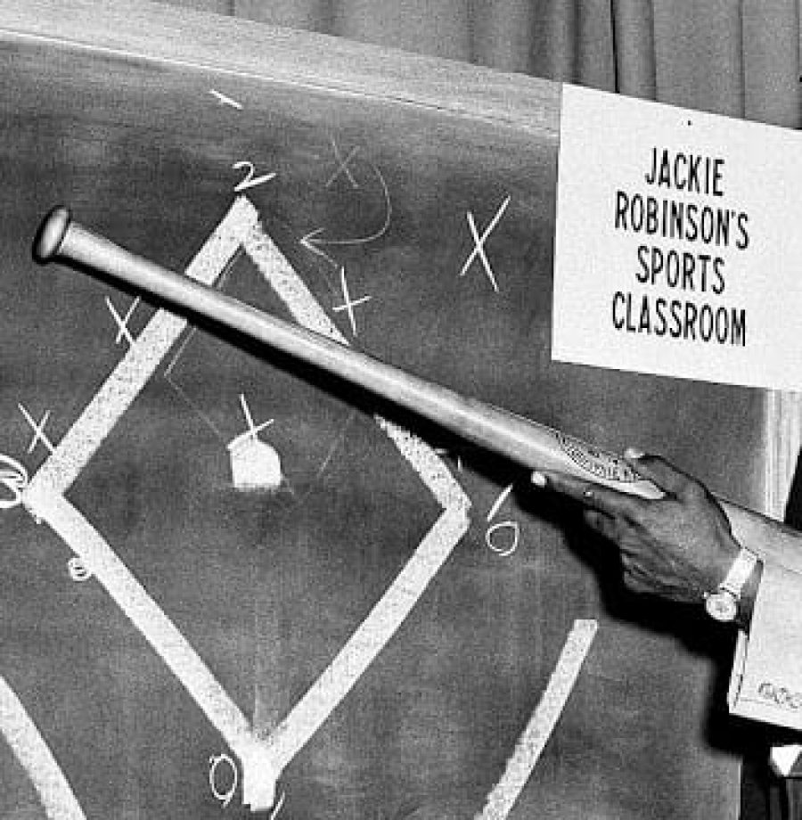 Em 1920, nos Estados unidos, tivemos o surgimento das primeiras ligas negras de beisebol, mas, na época nenhum negro atuava na MLB.