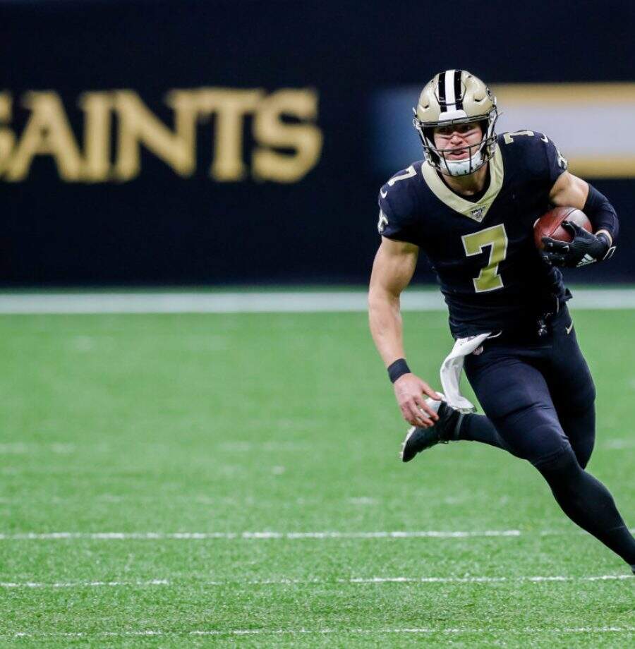 NEW ORLEANS, LA - OCTOBER 27:  New Orleans Saints quarterback Taysom Hill (7) runs with the ball during the game between the New Orleans Saints and the Arizona Cardinals on October 27, 2019 at the Mercedes-Benz Superdome in New Orleans, LA. (Photo by Stephen Lew/Icon Sportswire via Getty Images)