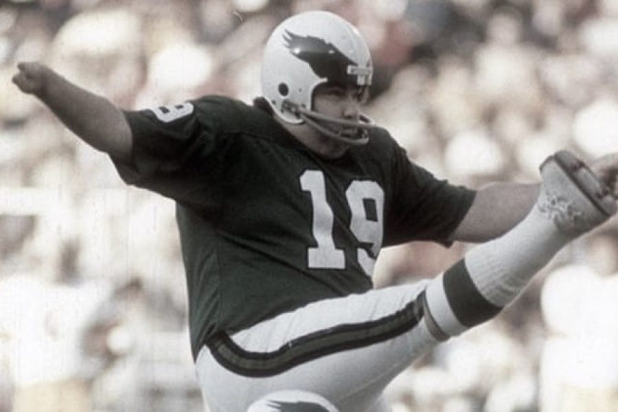 A lenda da NFL Tom Dempsey faleceu no último dia 4 por complicações causadas pela infecção por COVID-19. Conheça sua história de superação no esporte.