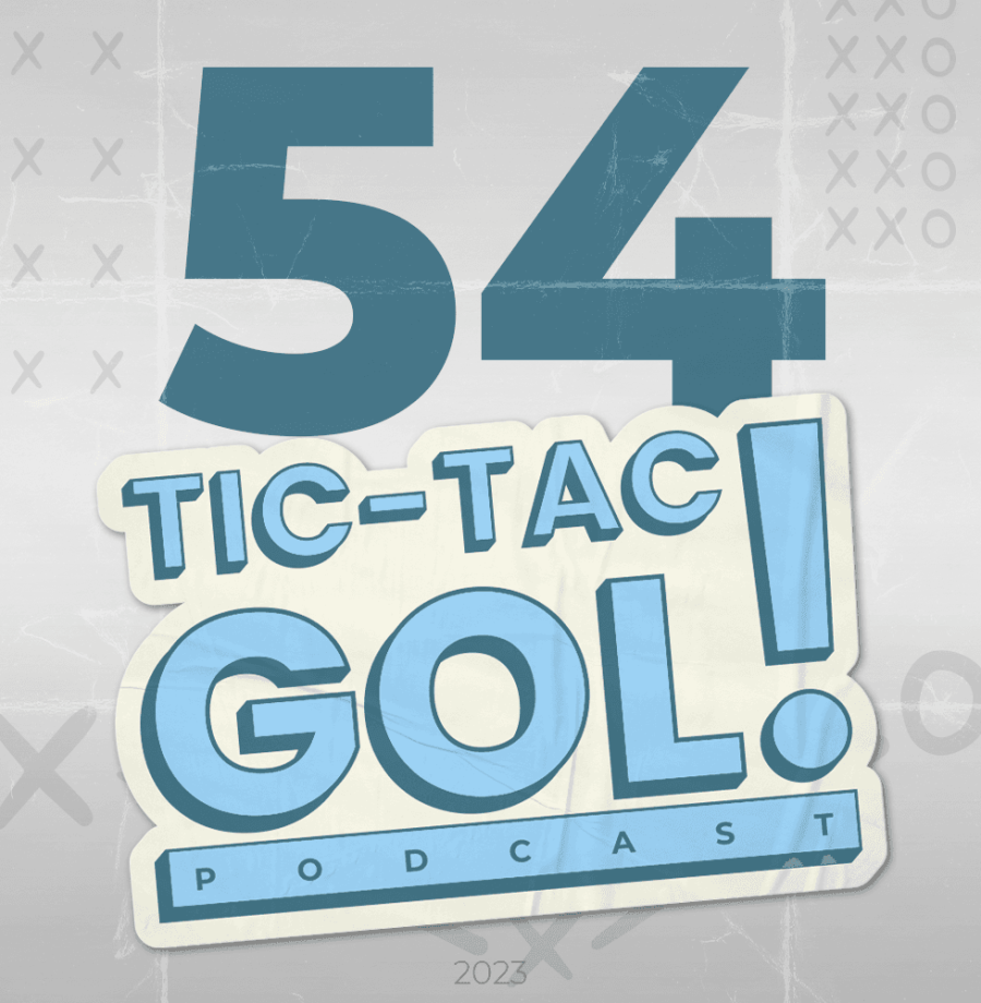 Fundo com gradiente branco e cinza com o número 54 em azul e o logo do Tic-Tac-Gol! em azul. Capa do episódio 54 intitulado "Tic-Tac-Gol! #54 - Fechando a temporada 2022-23 da NHL!"