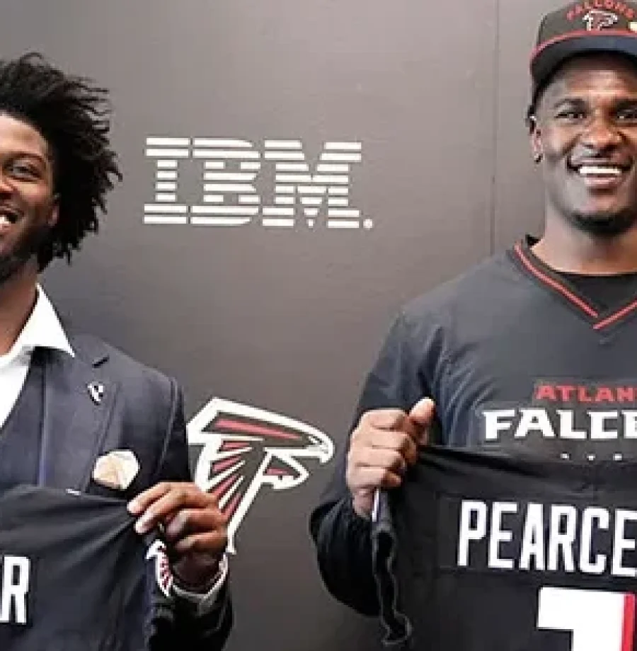 James Pearce Jr. e Jalon Walker: Escolhas de primeira rodada do Atlanca Falcons no draft 2025.