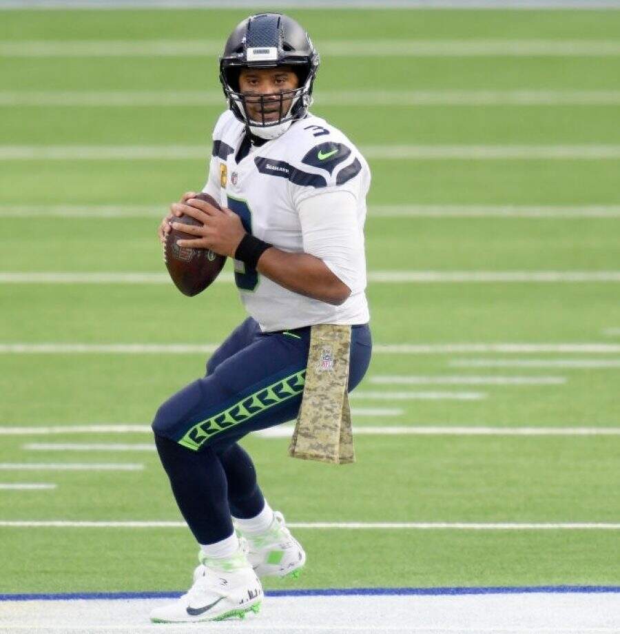 INGLEWOOD, CALIFORNIA - NOVEMBER 15: Quarterback Russell Wilson #3 of the Seattle Seahawks throws against the Los Angeles Rams in the fsecond quarter at SoFi Stadium on November 15, 2020 in Inglewood, California. (Photo by Harry How/Getty Images)